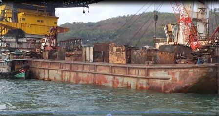 Và di chuyển sang xà lan.