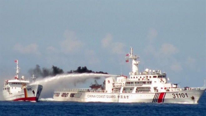 Tau Trung Quoc lien tuc tan cong tau Viet Nam hinh anh