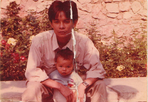 Chang thanh nien Latvia tim cha nguoi Viet hinh anh