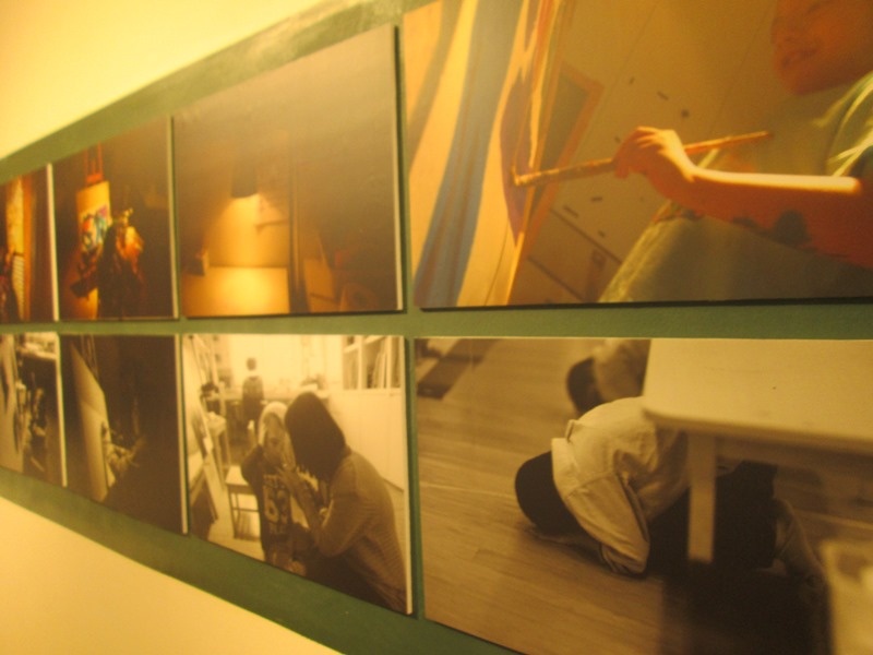 Những bức ảnh chụp cảnh Nem học vẽ tranh.