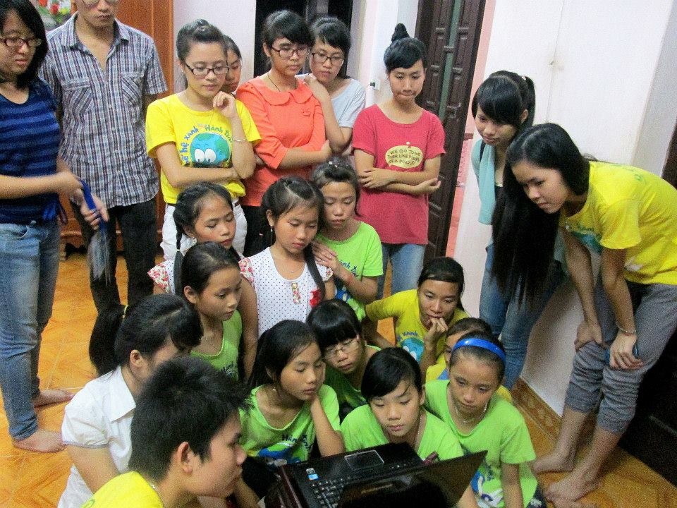 Nhom 9X Ha thanh dam me day tre viet bao vi moi truong hinh anh