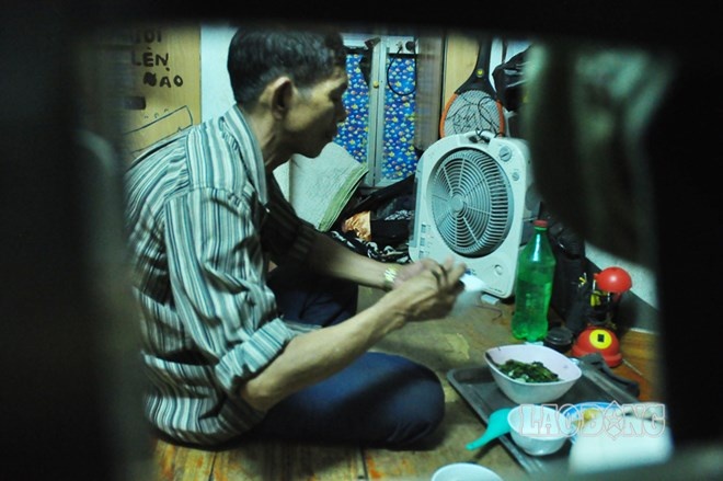 Song chat choi duoi gam cau thang trong cai nang thieu dot hinh anh