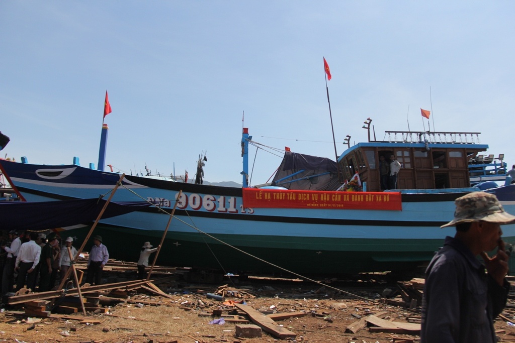 Tàu có công suất 860CV, được đóng mới trong thời gian 2 tháng, trị giá <abbr class=