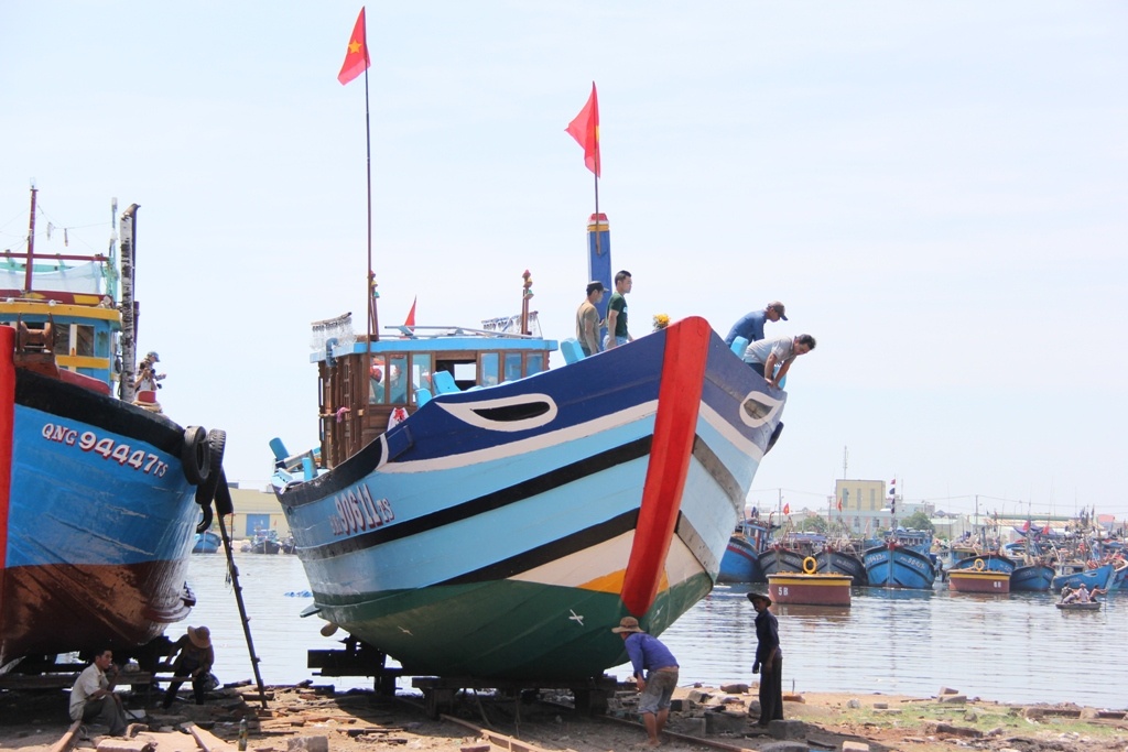 Ha thuy tau cong suat lon de thang tien Hoang Sa hinh anh