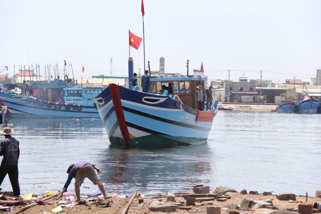 Con tàu khủng vừa hạ thủy.