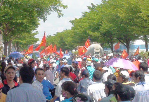 Tinh Binh Duong keu goi nguoi dan tranh bi loi dung hinh anh