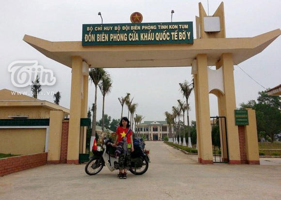 Cô không quên ghi lại những hình ảnh trong suốt hành trình.