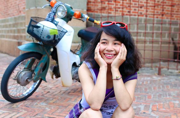Co gai 22 tuoi mot minh rong ruoi khap VN voi xe Cup 50 hinh anh