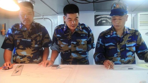 Bàn phương án tác chiến.