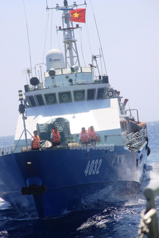 Ngày 13/5, tàu CSB 4032 của Việt Nam bị 2 tàu CSB Trung Quốc xịt vòi rồng.