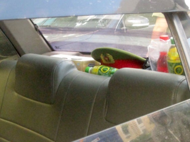 CSGT xu ly viec de mu CS tren o to lam 'ngao op' the nao? hinh anh