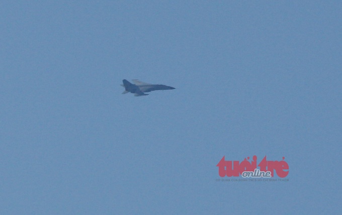 Máy bay tiêm kích của Trung Quốc đang quần thảo, đe dọa các tàu Việt Nam trên bầu trời Hoàng Sa.