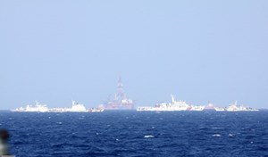 Trung Quoc dua 99 tau den vung quanh gian khoan 981 hinh anh