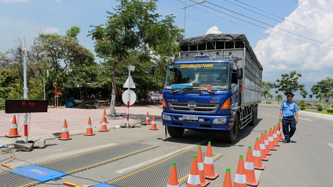 Nhieu tai xe phan doi tram can Dien Khanh hinh anh