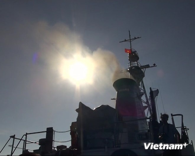 Dưới lá cờ Tổ quốc phấp phới bay trên vùng biển chủ quyền, mỗi chiến sỹ Cảnh sát biển Việt Nam đều trào dâng niềm kiêu hãnh, tự hào và càng nỗ lực quyết tâm vượt qua mọi khó khăn gian khổ, sẵn sàng hy sinh để thực hiện nghĩa vụ cao cả đó là bảo vệ vững chắc và toàn vẹn chủ quyền thiêng liêng của Tổ quốc.