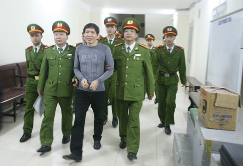 Phuc tham, em trai Duong Chi Dung se khong 'ngoan co'? hinh anh