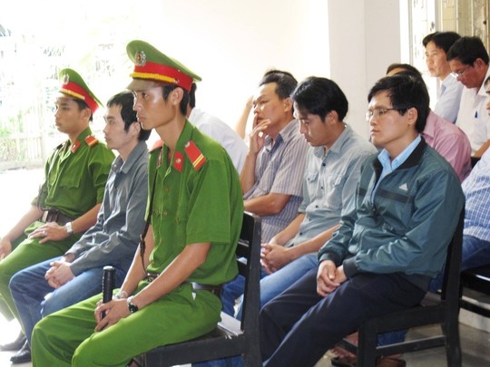 Vu 5 cong an dung nhuc hinh: Nhieu bi cao khang an hinh anh