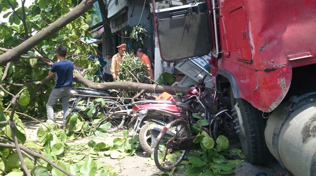  Ngay sau khi xảy ra vụ việc, lực lượng chức năng đã có mặt tại hiện trường.