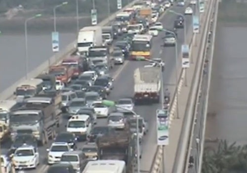 Clip tai nan o to lien hoan lam tac cau Thang Long hinh anh