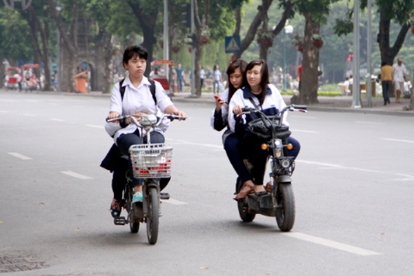 Tu 1/6, xe may dien cung phai dang ky bien so hinh anh