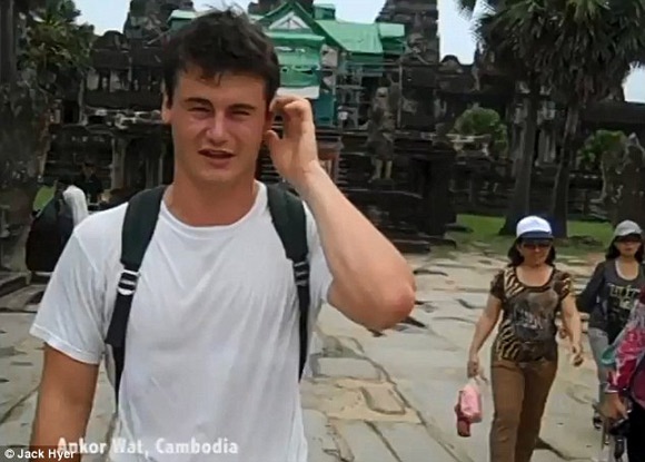 Danh 4 nam, di qua 26 nuoc de lam clip cau hon ban gai hinh anh