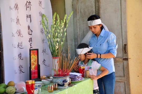 Ra song chup hinh ngay be giang, 3 nu sinh chet duoi hinh anh