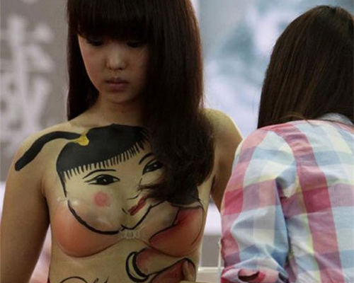 Muon neo chuyen nu sinh lam mau cho thue da, toc hinh anh