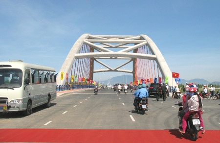 Cau vom cong ba chieu 'khoi thong' dong Co Co hinh anh