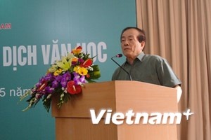 Chủ tịch Hội Nhà văn Việt Nam phát biểu trong lễ ra mắt Trung tâm Dịch Văn học sáng 26/5. 
