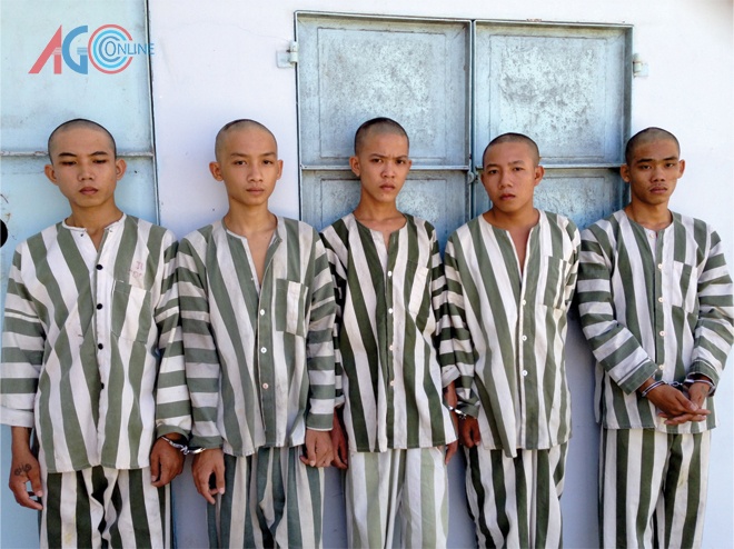 Danh, Thắng, Thanh, Hậu, Linh (từ trái sang phải).