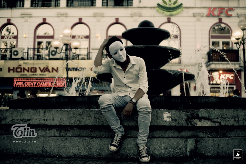 Anh chàng cũng định nghĩa FA (độc thân) không phải là trạng thái và không phải là điều gì đáng sợ lắm. Mà ngược lại, những người độc thân là những người mạnh mẽ không dựa dẫm vào người khác.