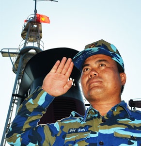 Lời thề trước cờ Tổ quốc tăng thêm sức mạnh cho người lính.