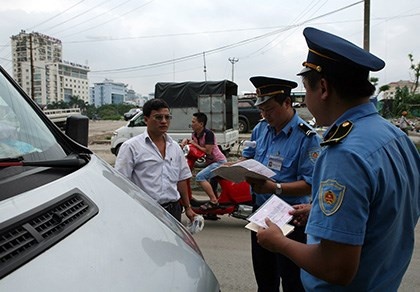 Bo truong Thang gat bo de xuat cap sung cho thanh tra GT hinh anh