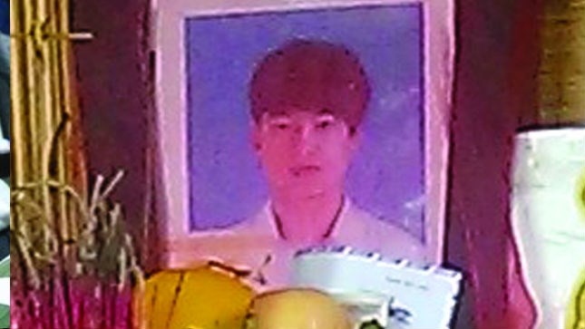 Di ảnh nạn nhân.