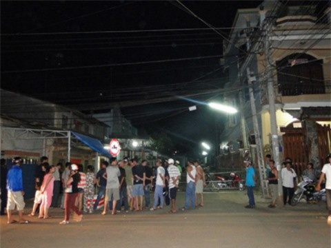 An mang truoc tiec chia tay lop 12 hinh anh