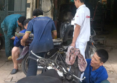 Tham nhap cho bien so xe gia giua Thu do hinh anh