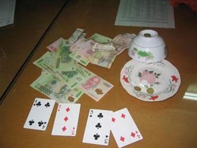 Tam dinh chi cong tac Pho Chu tich phuong danh bac hinh anh