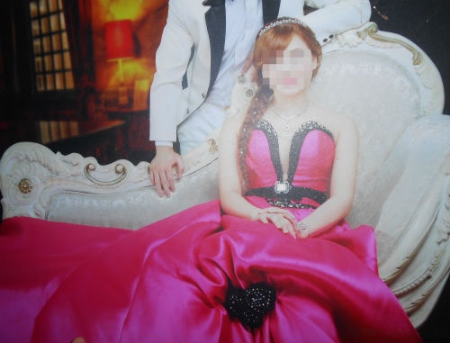 Nhung co dau bo tron ngay sau dam cuoi hinh anh