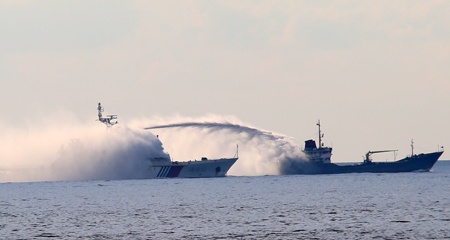 15 phut kien cuong chong choi voi rong tu tau TQ hinh anh