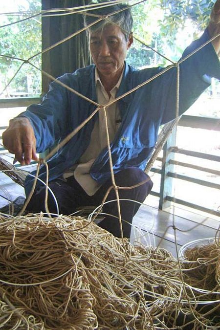 Lão ngư Sáu Viên.