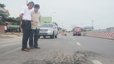 Bo truong Thang truy van, nhieu lanh dao Bo GTVT toat mo hoi hinh anh