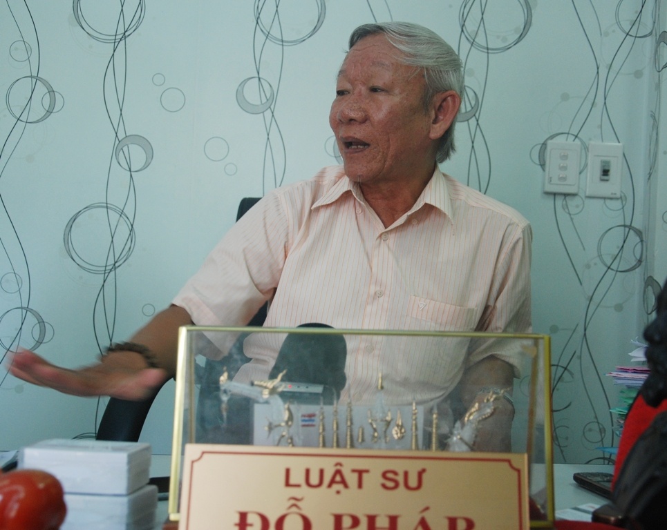 Luật sư Đỗ Pháp đã chính thức nhận lời bào chữa miễn phí cho vụ kiện đòi bồi thường thiệt hại mà nguyên đơn là bà Hoa và bị đơn là chủ tàu vỏ sắt mang số hiệu 11209 của Trung Quốc.