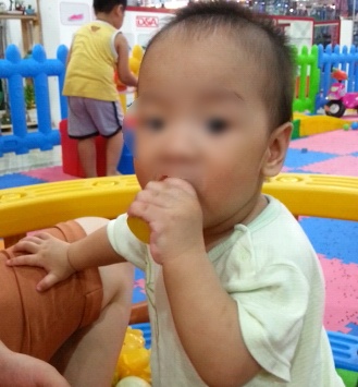 Be trai gan 10 thang tuoi mat tich bi an hinh anh