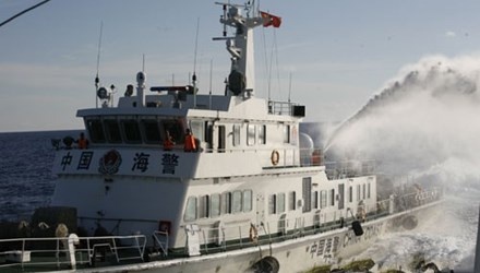 Tau Trung Quoc gan le pha bang dam tau Viet Nam hinh anh