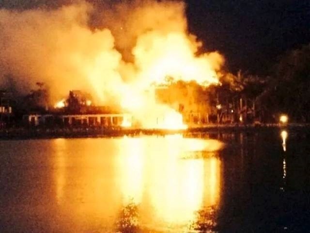 Clip khach san noi tieng nhat Mai Chau bi lua bao trum hinh anh