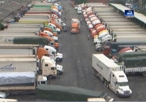 Xe hang nhon nhip tai cua khau o Lang Son hinh anh