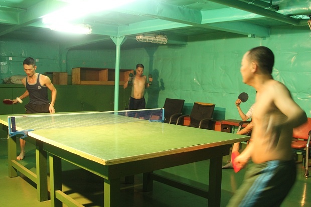 Luyện tập thể dục thể thao, rèn luyện sức khỏe sau giờ trực chiến. 