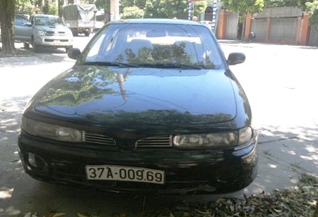 Chu tich thi tran su dung xe bien so gia, cong an vao cuoc hinh anh