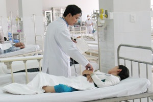 Bi danh, sep rut keo dam nhan vien phai nhap vien hinh anh
