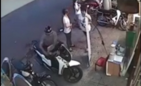 Clip ten trom be khoa xe SH trong nhay mat hinh anh
